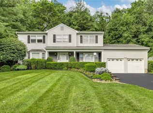 11 Amanda Ct, Airmont, NY