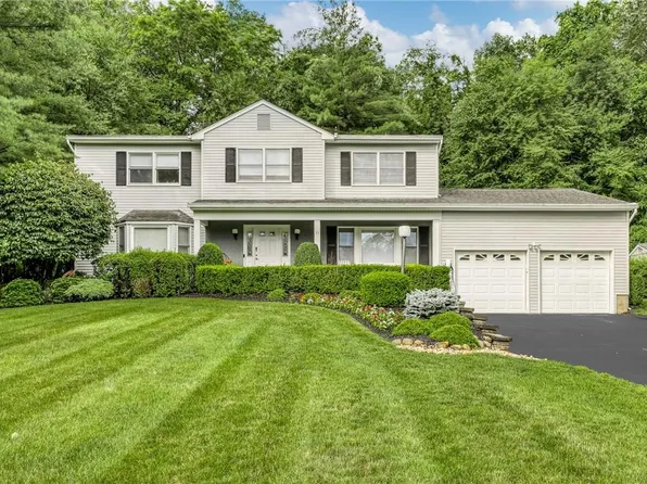 11 Amanda Court, Airmont, NY 10952