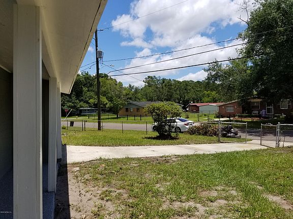4th image of 2220 McCarty Dr