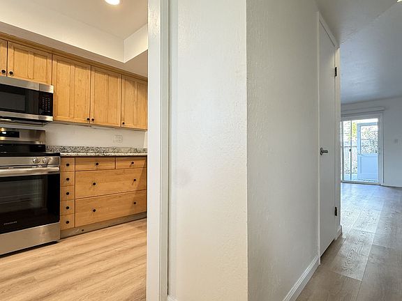 4th image of 398 Lynn Ave