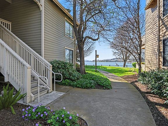 2nd image of 152 Lakeshore Ct #1