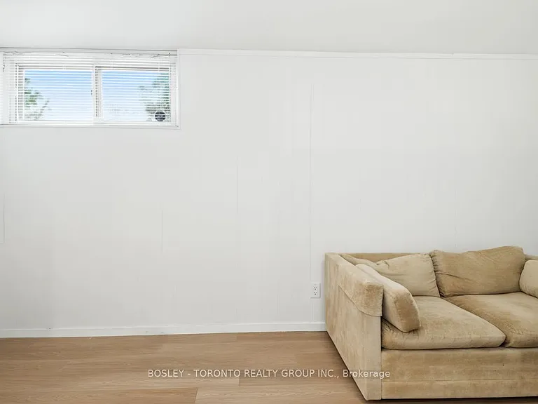 146 Earlscourt Ave #LOWER — Photo 22