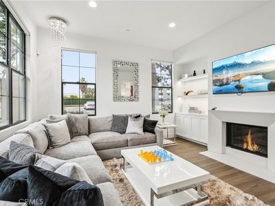 551 W Maple Ave, Orange, CA, 92868