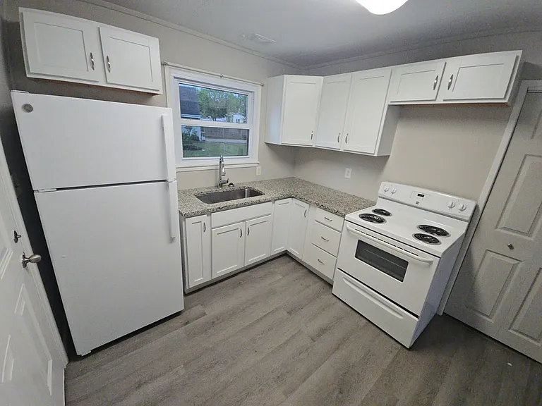 1712 Garwood Dr — Photo 3