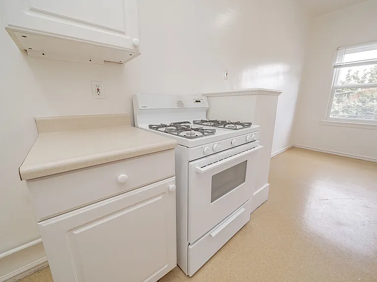 5527 Shattuck Avenue — Photo 8