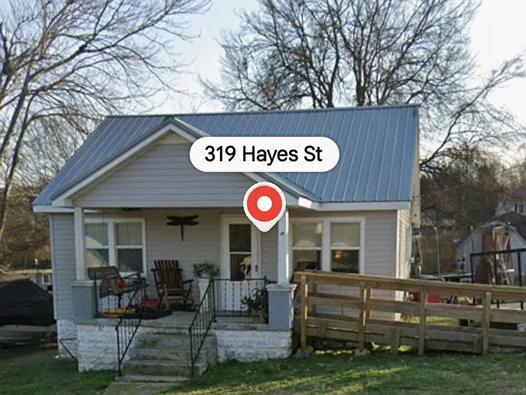 319 E Hayes St — Photo 1