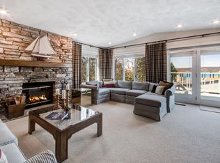 534 Seaver Ln, Lake Geneva, WI 53147