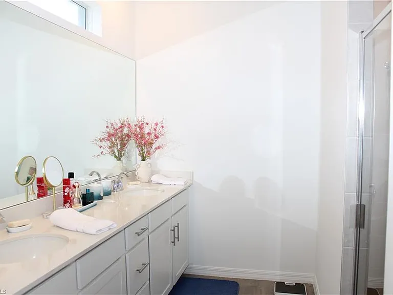 2261 Avocado Ln — Photo 17