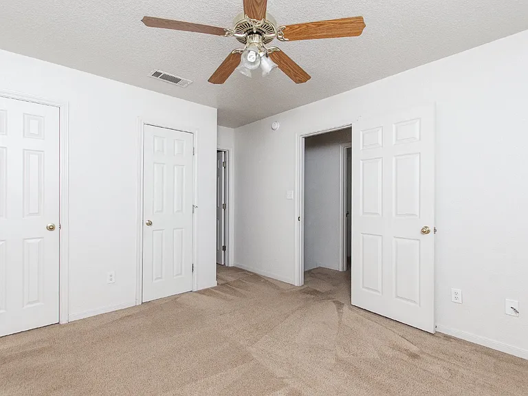 5009 John David Dr #A — Photo 10