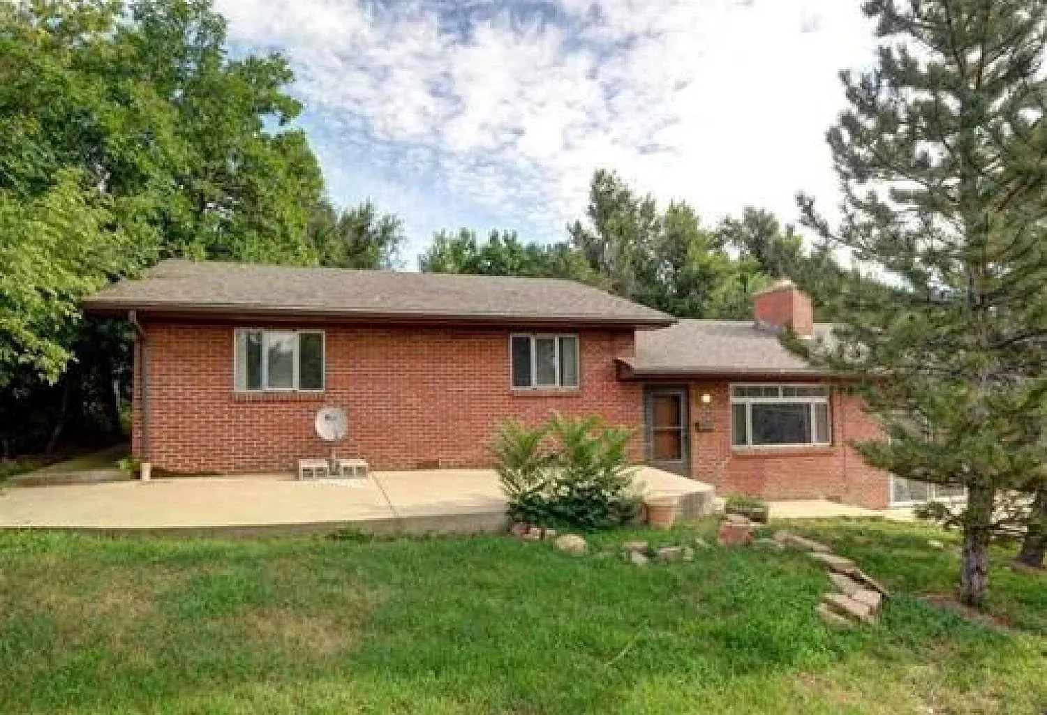 4 bed, 1568 sqft, $5,100 — Photo 1