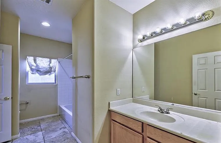 10852 Montasola St — Photo 7