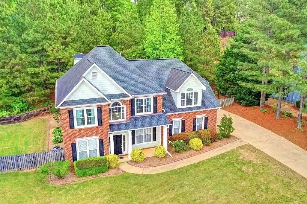 5 bed, 3.0 bath, 2470 sqft, $3,000 — Photo 2