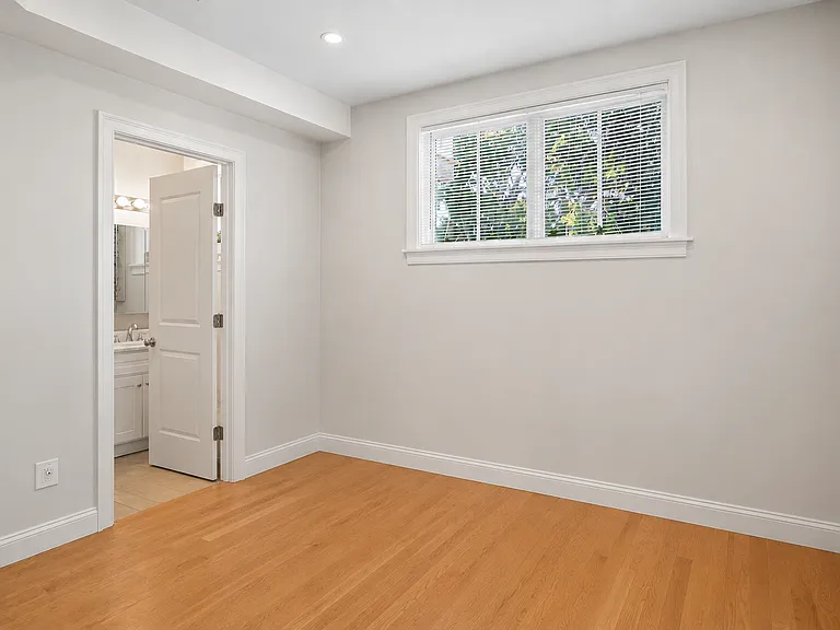 54 Waverly St #1 — Photo 9