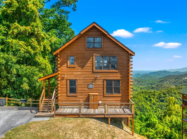 3131 Lakeview Lodge Dr, Sevierville, TN 37862