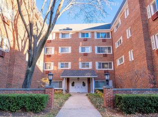 800 Washington Blvd APT 201, Oak Park, IL 60302