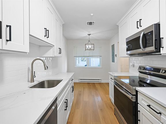 4th image of 708 W Cabot Court #708