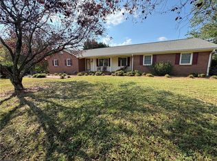 112 Pilot View Dr, King, NC 27021