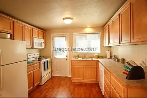 1425 W 8th Ave #11 — Photo 5