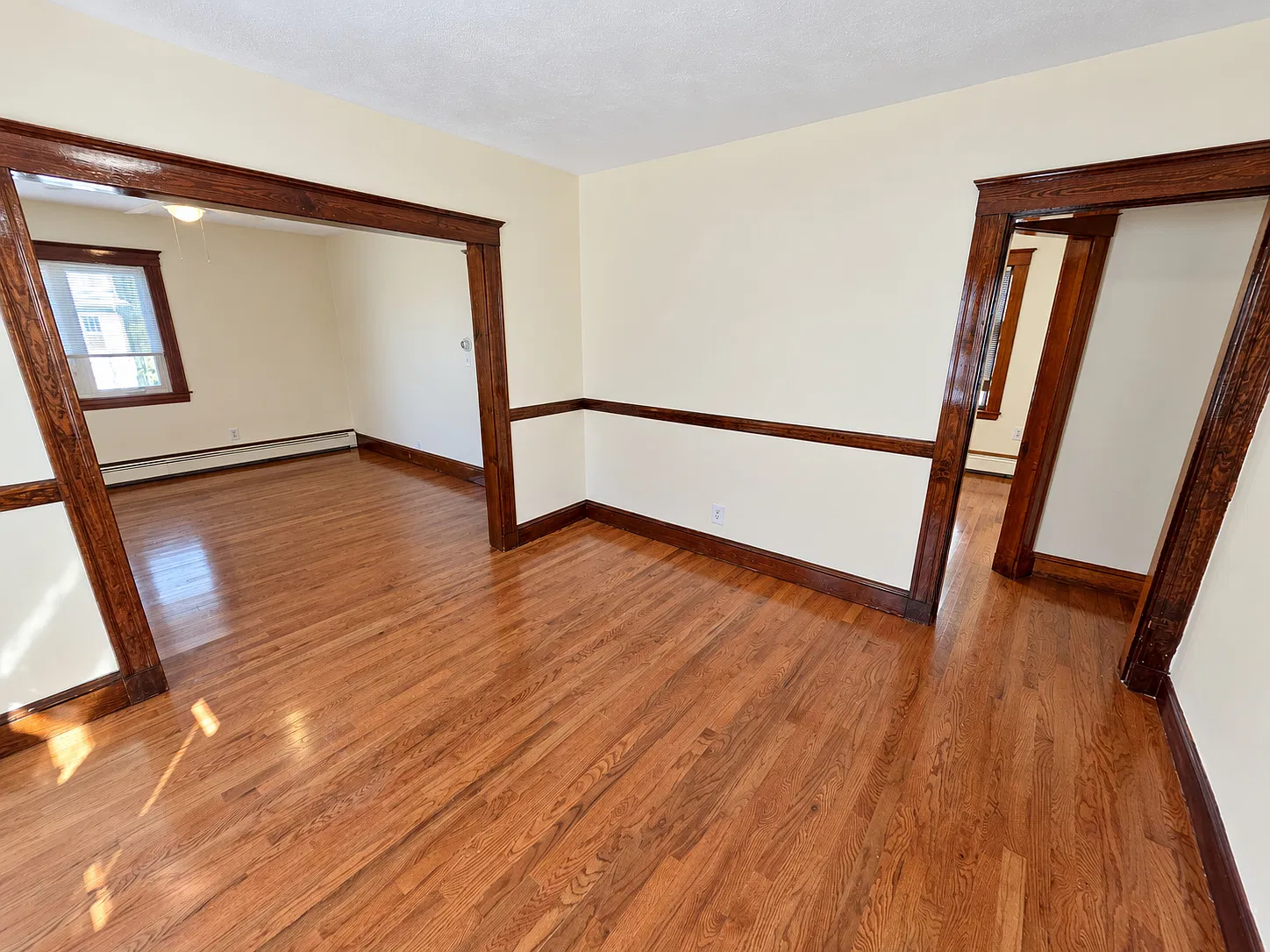 3 bed, 1088 sqft, $2,700 — Photo 2