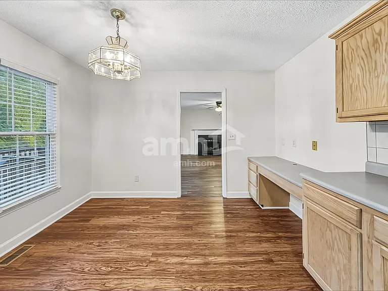 946 George Place Dr — Photo 4