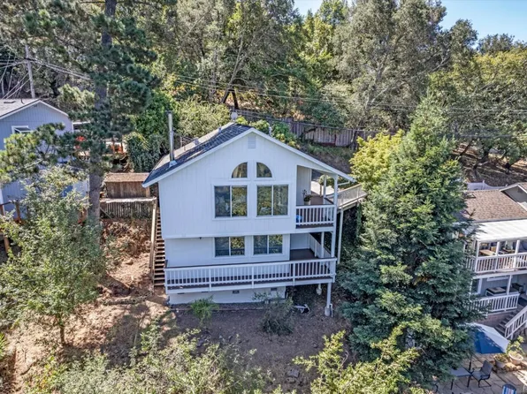 17415 Locust Dr, Los Gatos, CA 95033