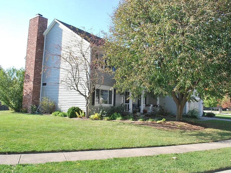 12970 Fleetwood Dr N — Photo 2