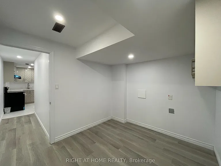 58 Meadowcrest Ln #LOWER — Photo 19