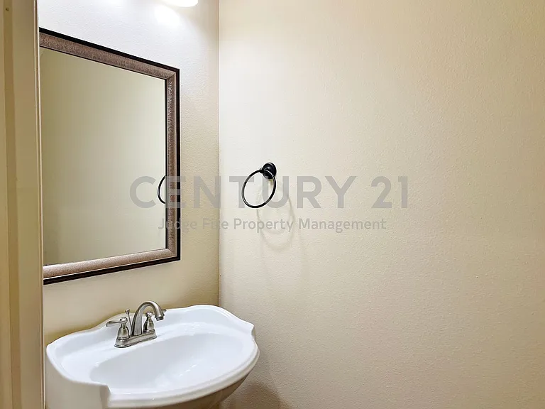 1312 W Jefferson St #5 — Photo 6
