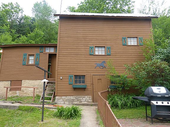 Carriage house 