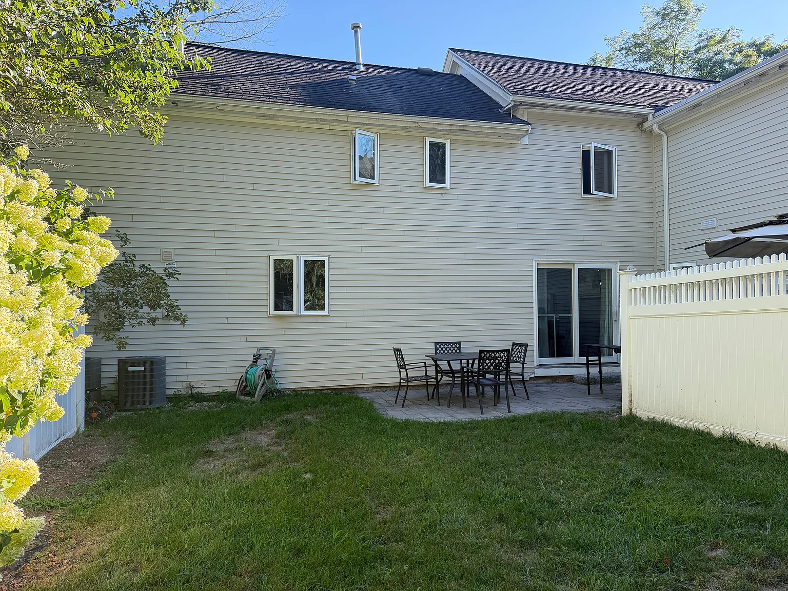 3 bed, 1289 sqft, $3,300 — Photo 1