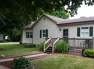300 South St, Crescent City, IL 60928