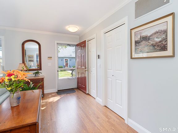 4th image of 1 Hampshire Road #1