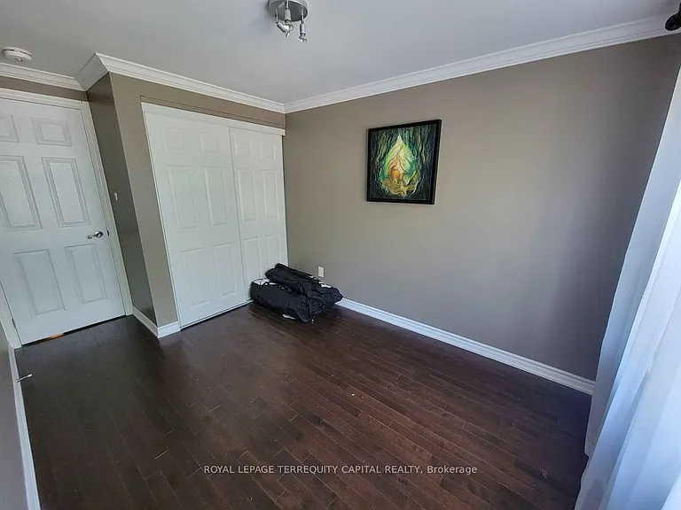 20 Mowat Cres #UPPER — Photo 24