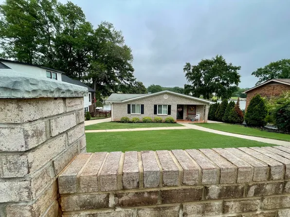 155 Lakeview Dr, Inman, SC 29349