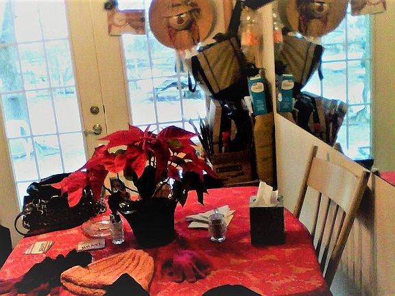 dinning area of kitchen