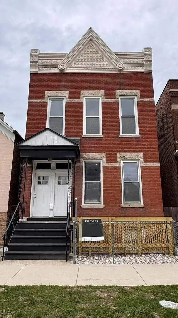 2 bed, 700 sqft, $1,750 — Photo 1