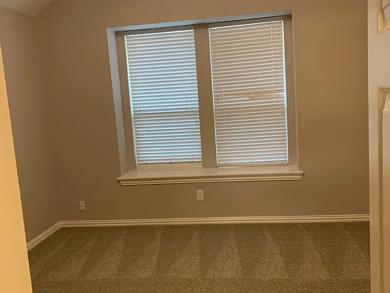 1051 Elm Dr — Photo 14