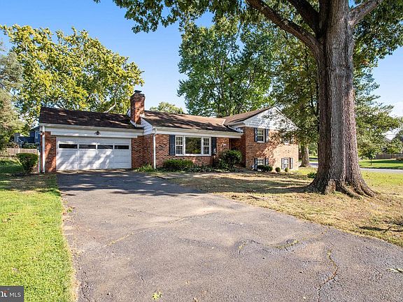 2nd image of 1127 Guilford Ct #28