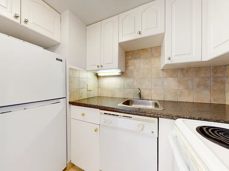341 Maclaren St — Photo 31