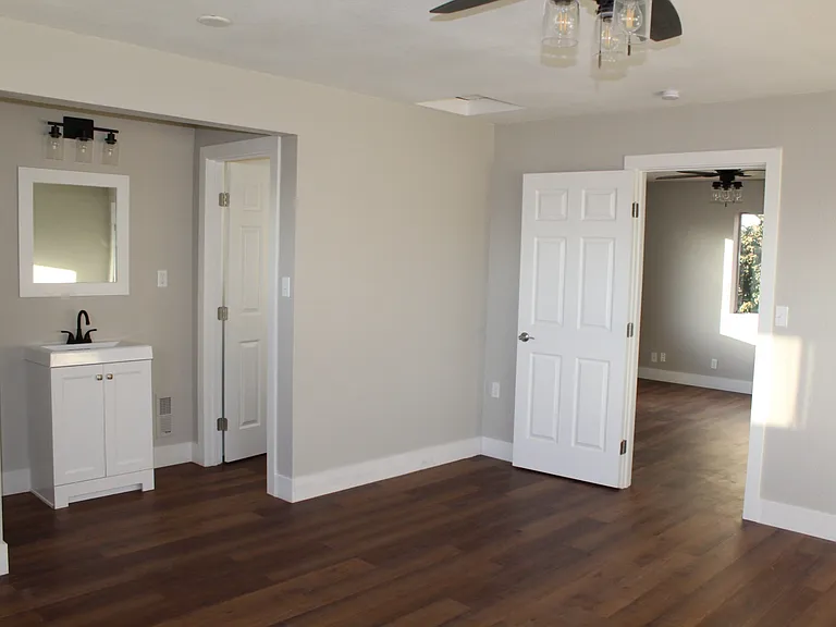 3545 Lodestar Ln — Photo 2