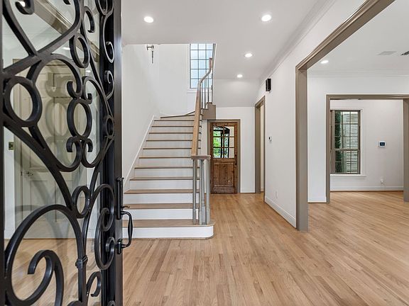 5th image of 74 Briar Hollow Ln