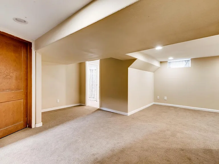 1718 Newport St — Photo 10