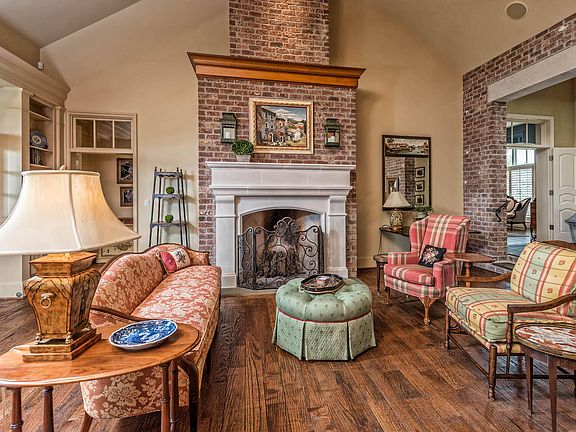 3rd image of 15026 Sendero Ln