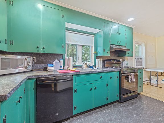 20 Upper Main Street