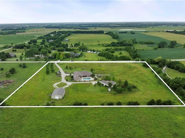 20511 Pflumm Rd, Bucyrus, KS 66013