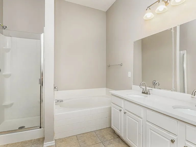 10813 Briaroaks Dr — Photo 10