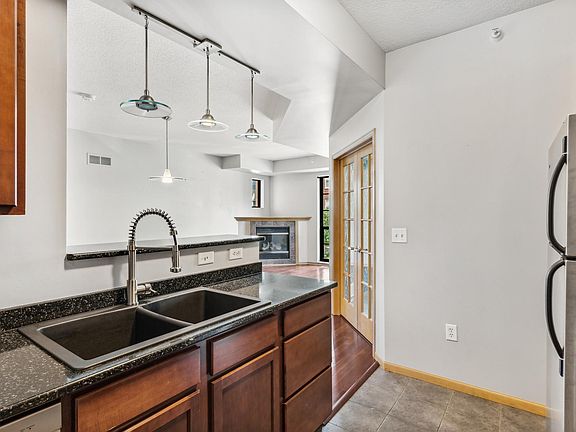 4th image of 825 Berry St APT 209