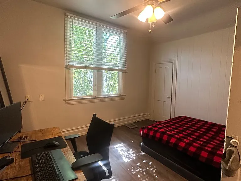 264 N 200 W — Photo 27