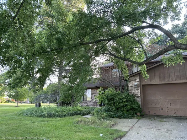 711 Medinah Dr, Rochester Hills, MI 48309