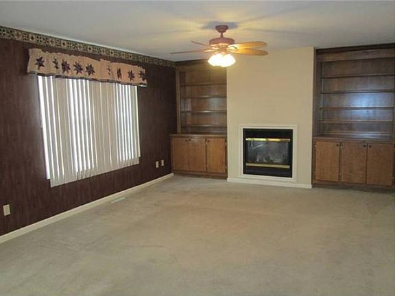 Family Room with Fireplac